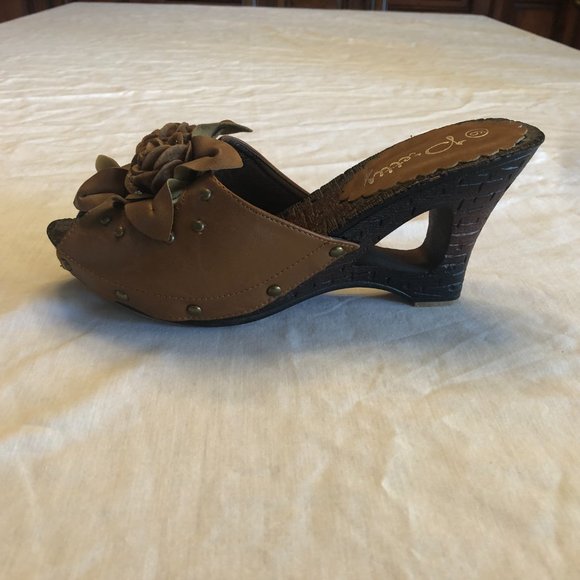 Pretty Brown Sandals Size 9 - Picture 10 of 13